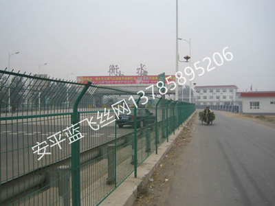 公路護(hù)欄網(wǎng)-1.jpg