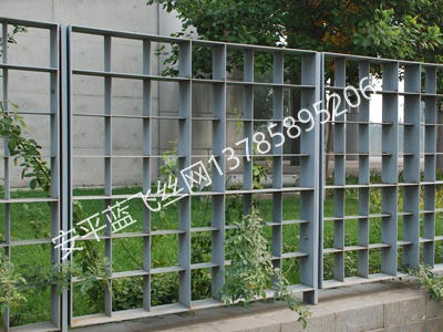 鋼格板護(hù)欄-3.jpg