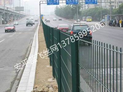 公路護(hù)欄網(wǎng)-3.jpg