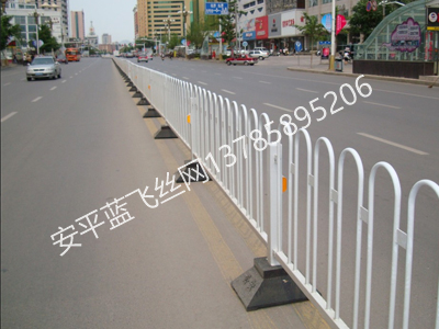 鋅鋼道路護(hù)欄-4.jpg