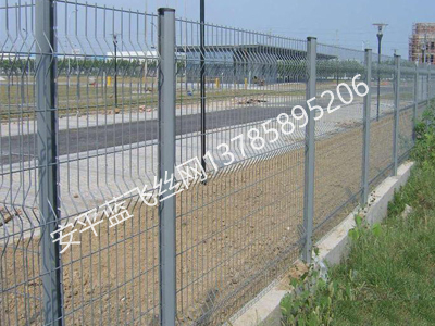 公路護(hù)欄網(wǎng)-5.jpg