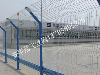 折彎護(hù)欄網(wǎng)-5.jpg