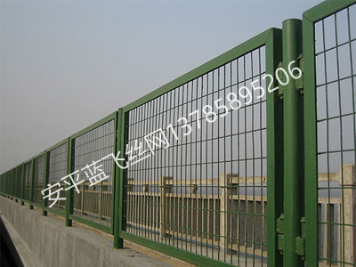 框架護(hù)欄網(wǎng)-6.jpg