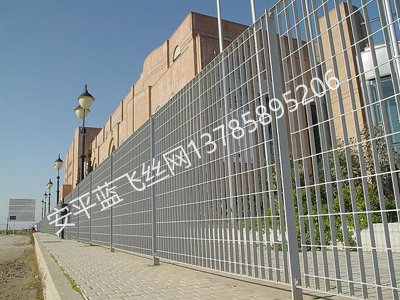 鋼格板護(hù)欄-1.jpg