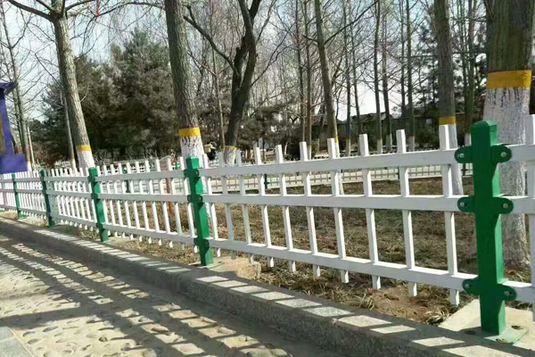 鋅鋼草坪護欄-1.jpg